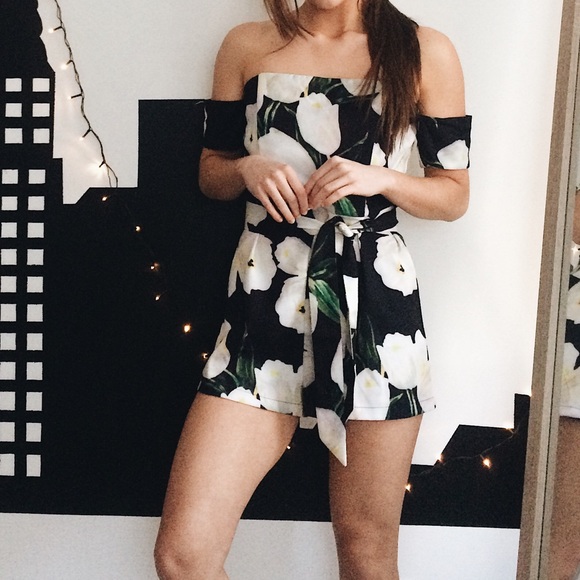 Luxxel Off the Shoulder Floral Romper - Picture 4 of 4